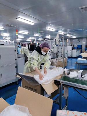 星光下的堅守 上海技術志愿者夜援口罩生產線